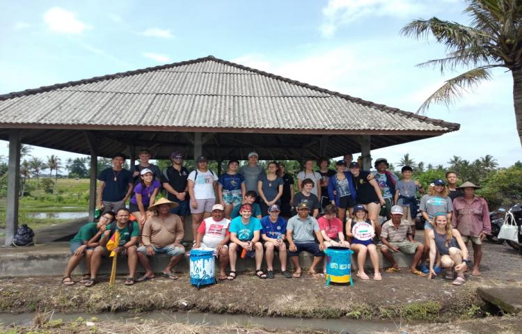 Outing Siswa Green School Australia di Munduk Umadesa Subak Penarungan Kecamatan Mengwi