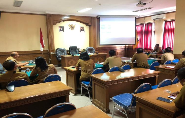 Rapat Kadis dan Kabid dalam penyelarasan Pohon Kinerja ke RKA, DPA Diperpa Badung